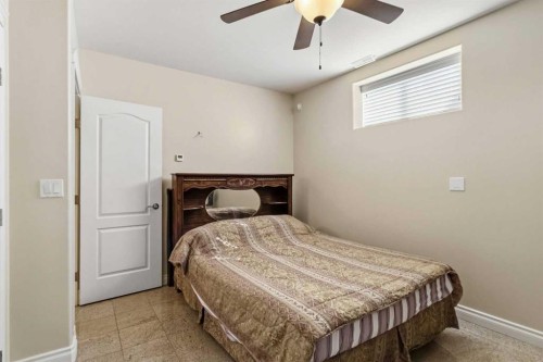 127 Pew Lane, Fort Mcmurray, AB - Indoor Photo Showing Bedroom