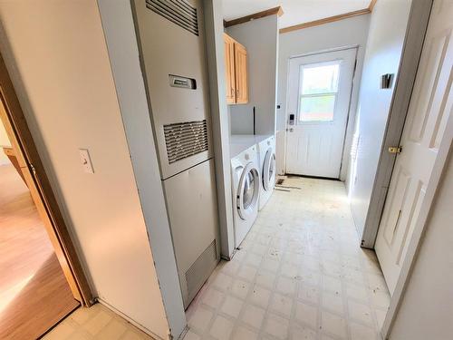 320 Industrial Drive South, Red Earth Creek, AB - Indoor Photo Showing Laundry Room