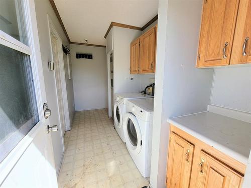 320 Industrial Drive South, Red Earth Creek, AB - Indoor Photo Showing Laundry Room