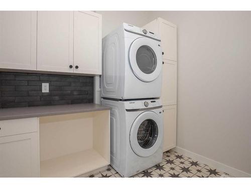 10 Twin Rose Court, Jarvis Bay, AB - Indoor Photo Showing Laundry Room