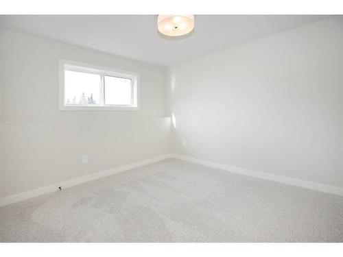 10 Twin Rose Court, Jarvis Bay, AB - Indoor Photo Showing Other Room