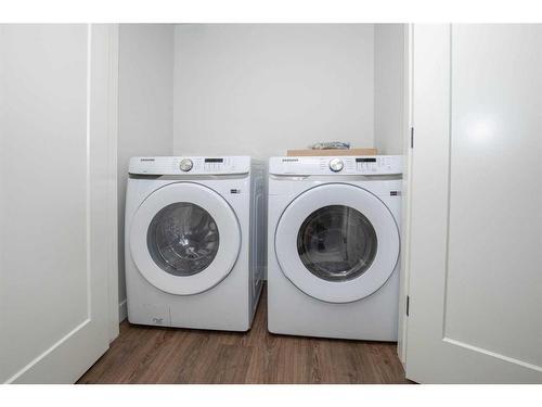 10 Twin Rose Court, Jarvis Bay, AB - Indoor Photo Showing Laundry Room