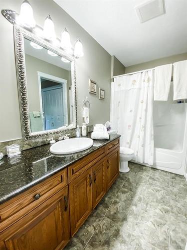 5205 59 Street Close, Stettler, AB - Indoor Photo Showing Bathroom