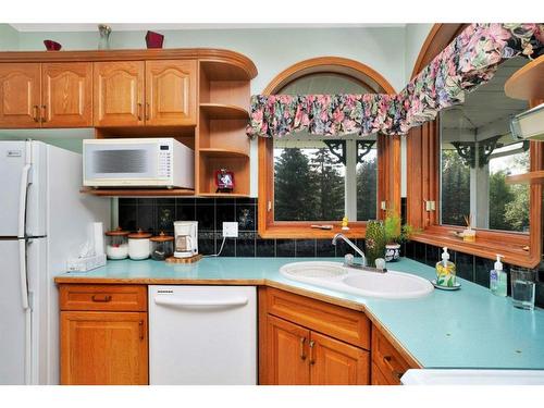 4000 42 Street, Rocky Mountain House, AB - Indoor Photo Showing Kitchen