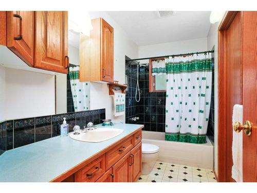 4000 42 Street, Rocky Mountain House, AB - Indoor Photo Showing Bathroom