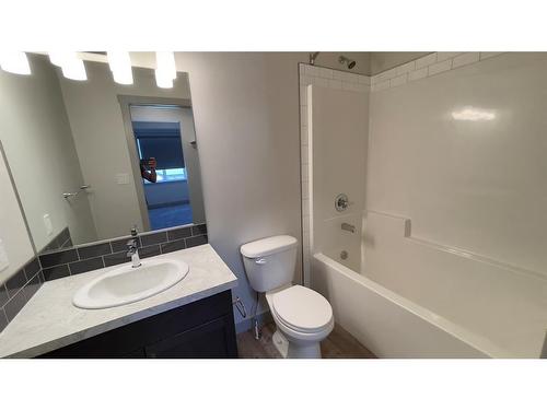 81 Mackenzie Ranch Way, Lacombe, AB - Indoor Photo Showing Bathroom