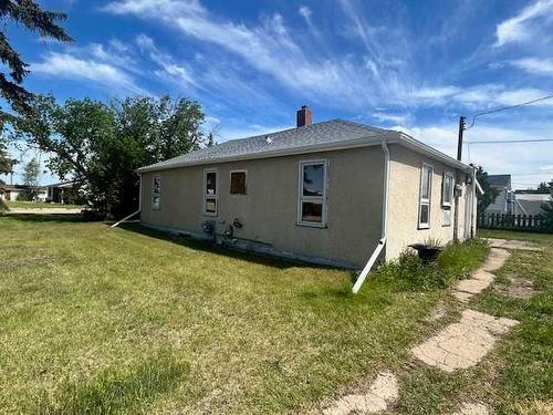 4901 50 Street, Hardisty, AB - Outdoor