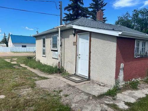 4901 50 Street, Hardisty, AB - Outdoor