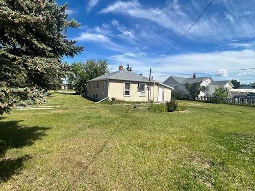 4901 50 Street, Hardisty, AB - Outdoor