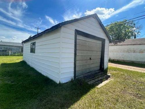 4901 50 Street, Hardisty, AB - Outdoor