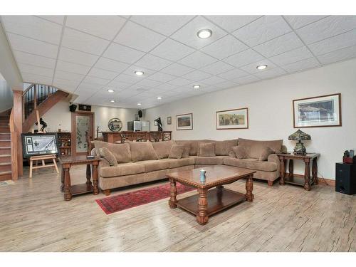 28125 Hwy 587, Rural Red Deer County, AB - Indoor Photo Showing Living Room