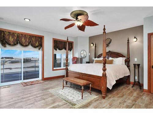 28125 Hwy 587, Rural Red Deer County, AB - Indoor Photo Showing Bedroom