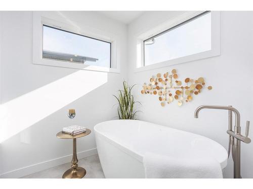 4191 Ryders Ridge Boulevard, Sylvan Lake, AB - Indoor Photo Showing Bathroom
