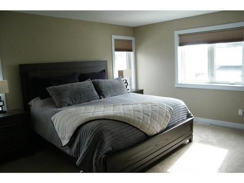 5006 47 Avenue, Forestburg, AB - Indoor Photo Showing Bedroom