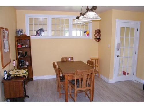 5104 47 Avenue, Forestburg, AB - Indoor Photo Showing Dining Room