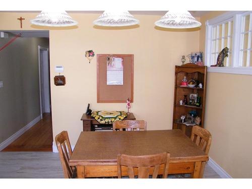 5104 47 Avenue, Forestburg, AB - Indoor Photo Showing Dining Room