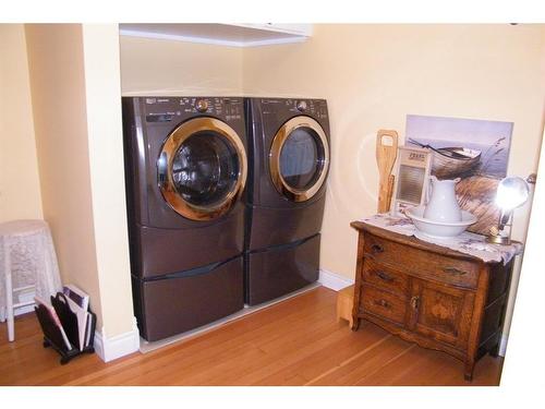 5104 47 Avenue, Forestburg, AB - Indoor Photo Showing Laundry Room