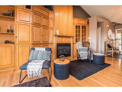 38365 Range Road 281, Rural Red Deer County, AB - Indoor With Fireplace