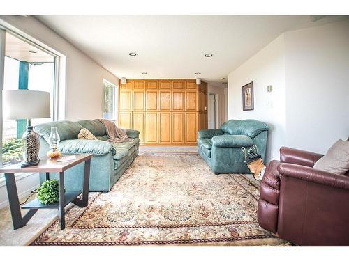 38365 Range Road 281, Rural Red Deer County, AB - Indoor Photo Showing Living Room