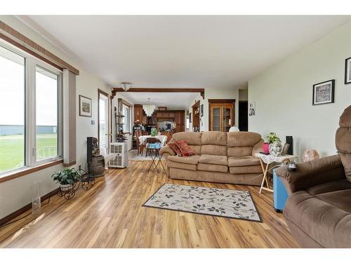 43254 152 Range, Rural Flagstaff County, AB - Indoor Photo Showing Living Room