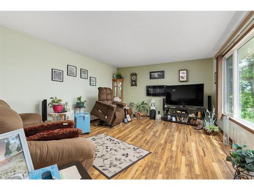 43254 152 Range, Rural Flagstaff County, AB - Indoor Photo Showing Living Room