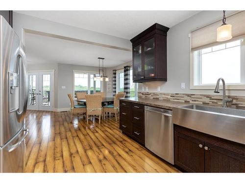 7 Aspen Ridge Close, White Sands, AB - Indoor Photo Showing Kitchen With Stainless Steel Kitchen