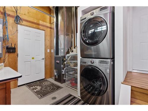 7 Aspen Ridge Close, White Sands, AB - Indoor Photo Showing Laundry Room