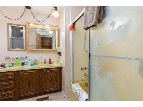 7 Bluejay Crescent, Sedgewick, AB - Indoor Photo Showing Bathroom
