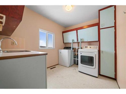45466 Range Road 180, Rural Camrose County, AB - Indoor Photo Showing Laundry Room