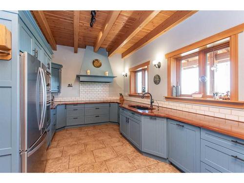 41115 Range Road 272, Rural Lacombe County, AB - Indoor Photo Showing Kitchen