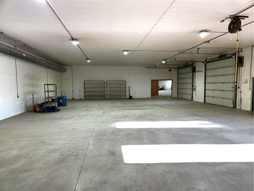 41115 Range Road 272, Rural Lacombe County, AB - Indoor Photo Showing Garage