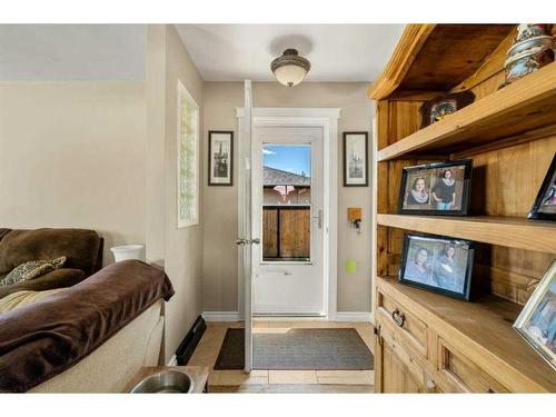 2439 41 Street Se, Calgary, AB - Indoor Photo Showing Other Room