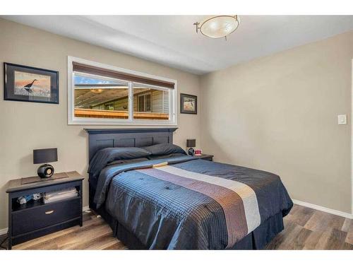 2439 41 Street Se, Calgary, AB - Indoor Photo Showing Bedroom