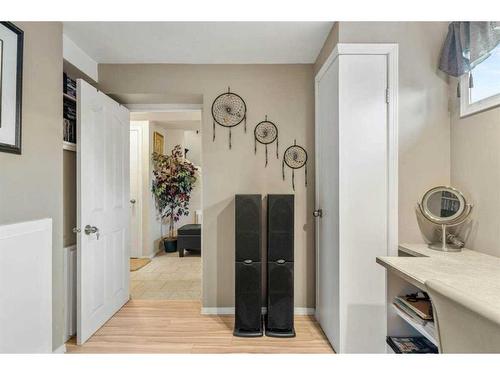 2439 41 Street Se, Calgary, AB - Indoor Photo Showing Other Room