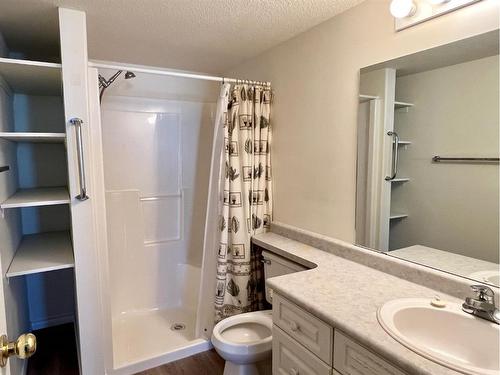 207-5020 49 Street, Rocky Mountain House, AB - Indoor Photo Showing Bathroom