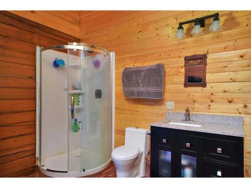 18 West Country Boulevard, Rural Clearwater County, AB - Indoor Photo Showing Bathroom