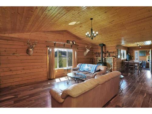 18 West Country Boulevard, Rural Clearwater County, AB - Indoor Photo Showing Living Room