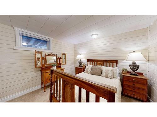5218 57 Street, Stettler, AB - Indoor Photo Showing Bedroom