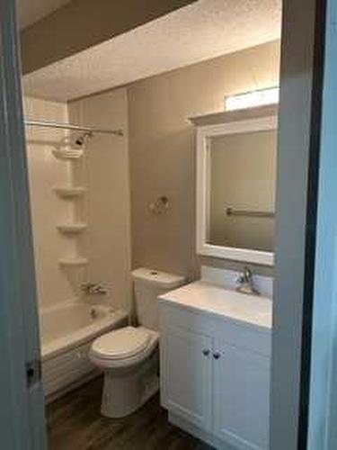 101-4601 48 Avenue, Red Deer, AB - Indoor Photo Showing Bathroom