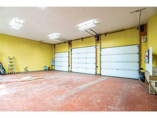 36075 Rr 281, Rural Red Deer County, AB - Indoor Photo Showing Garage