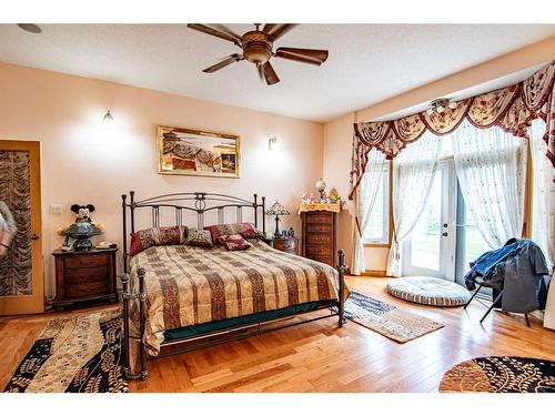 36075 Rr 281, Rural Red Deer County, AB - Indoor Photo Showing Bedroom