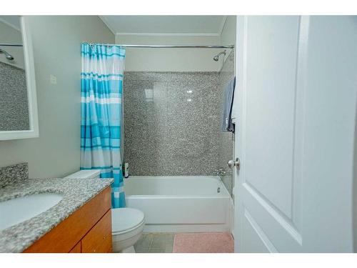 155-5140 62 Street, Red Deer, AB - Indoor Photo Showing Bathroom