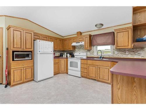 43049 Range Road 214, Rural Camrose County, AB - Indoor Photo Showing Kitchen