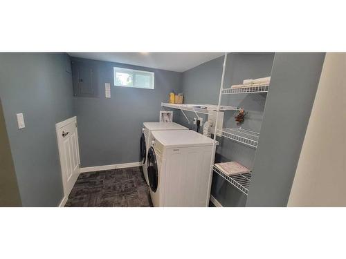 5015 47 Avenue, Forestburg, AB - Indoor Photo Showing Laundry Room