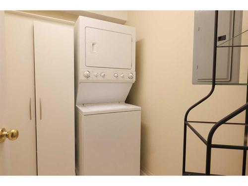 212-5020 49 Street, Rocky Mountain House, AB - Indoor Photo Showing Laundry Room