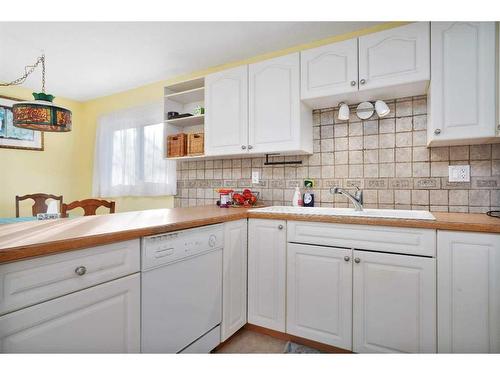 5115 48 Avenue, Sylvan Lake, AB - Indoor Photo Showing Kitchen With Double Sink