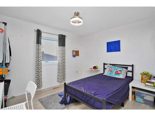 5115 48 Avenue, Sylvan Lake, AB - Indoor Photo Showing Bedroom