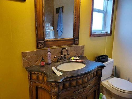 242044A Range Road 224, Rural Wheatland County, AB - Indoor Photo Showing Bathroom