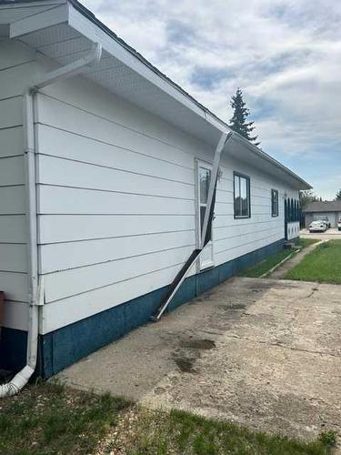 4912 47 Street, Hardisty, AB - Outdoor With Exterior