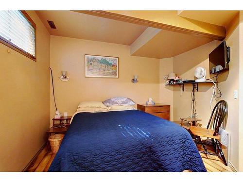 110-36214 Range Road 250, Rural Red Deer County, AB - Indoor Photo Showing Bedroom